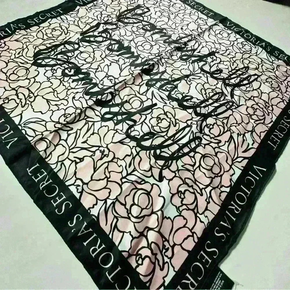 Victoria’s Secret Bombshell Signature Scarf Black Multi-Color Floral 25"X25" NWT - Picture 2 of 7